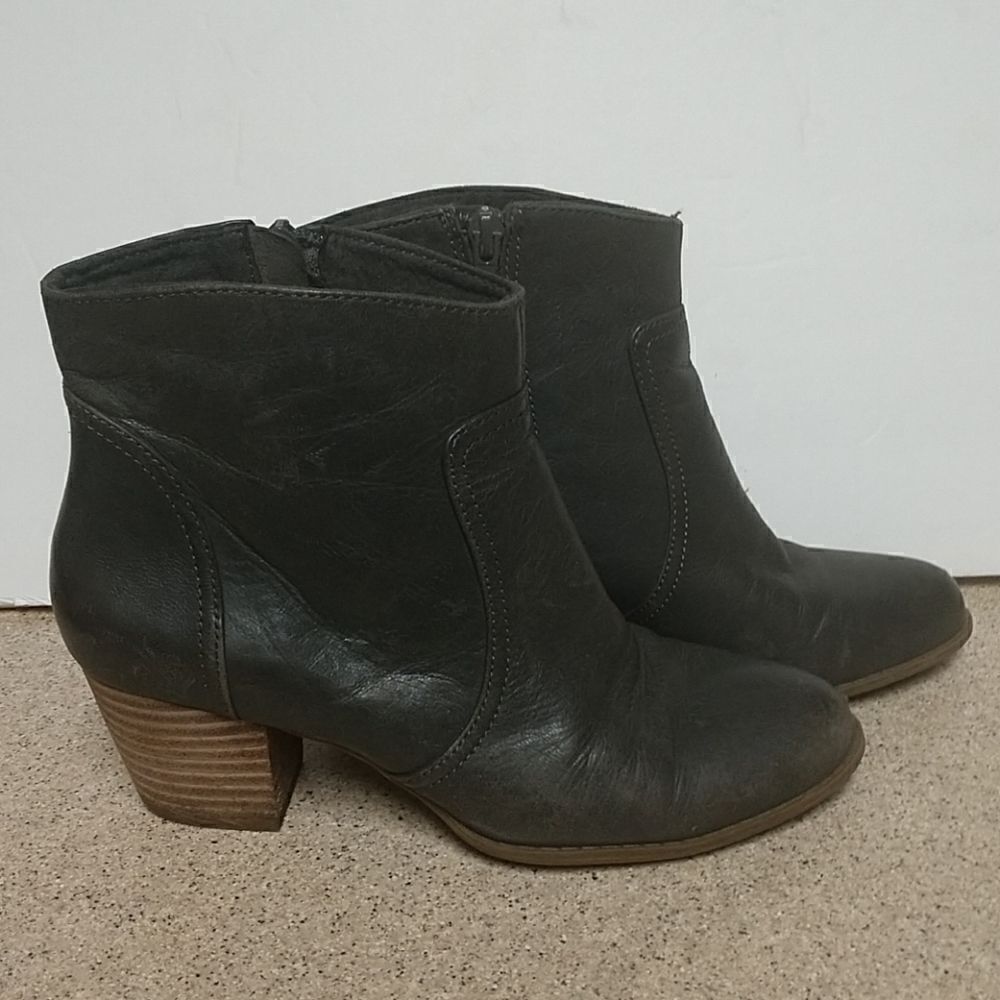 Sole Society Charcoal Booties Size 7. S2